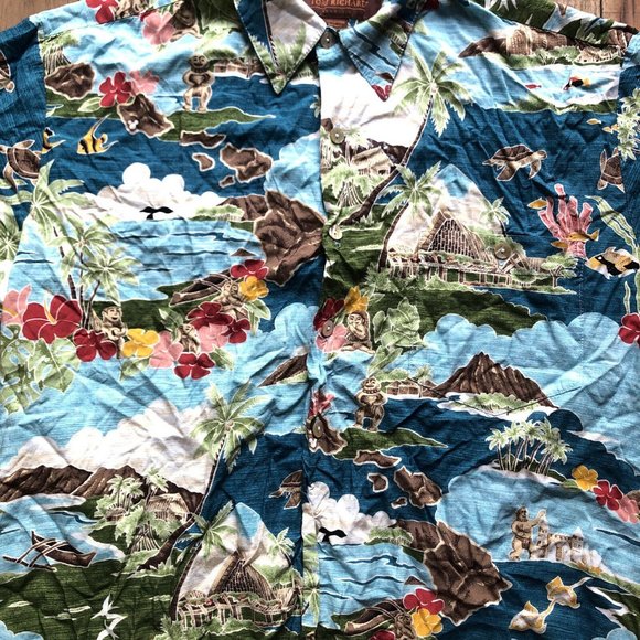 >>SOLD<<Tori Richard Disney Aulani Resort Hawaiian - Picture 2 of 8